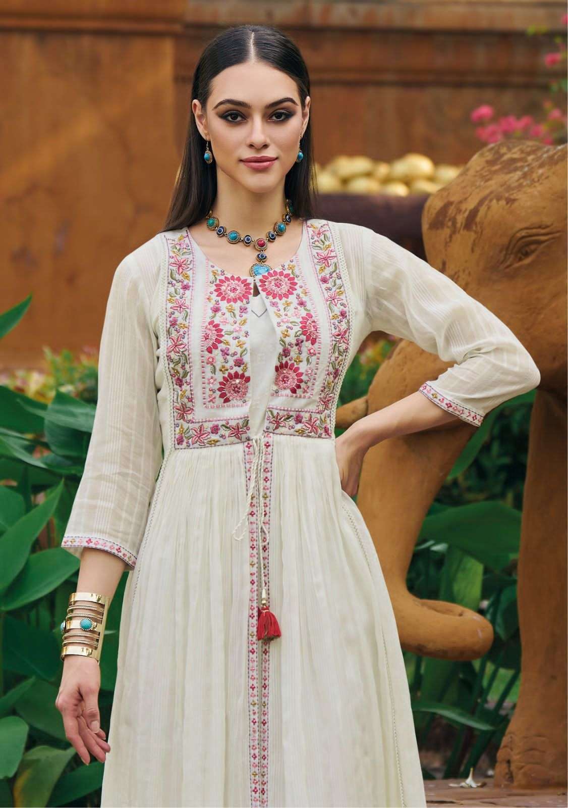 White kurti hot sale with koti