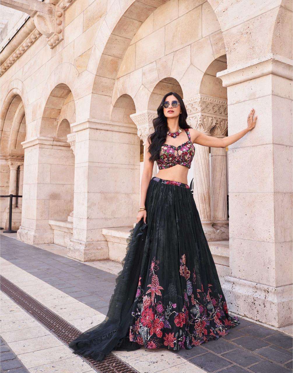 SAYURI DESIGNER PRESENT SAKHIYAA  FUNCTION WEAR READYMADE FANCY LEHNGHA CHOLI CATALOG WHOLESALER AND EXPORTER IN SURAT 