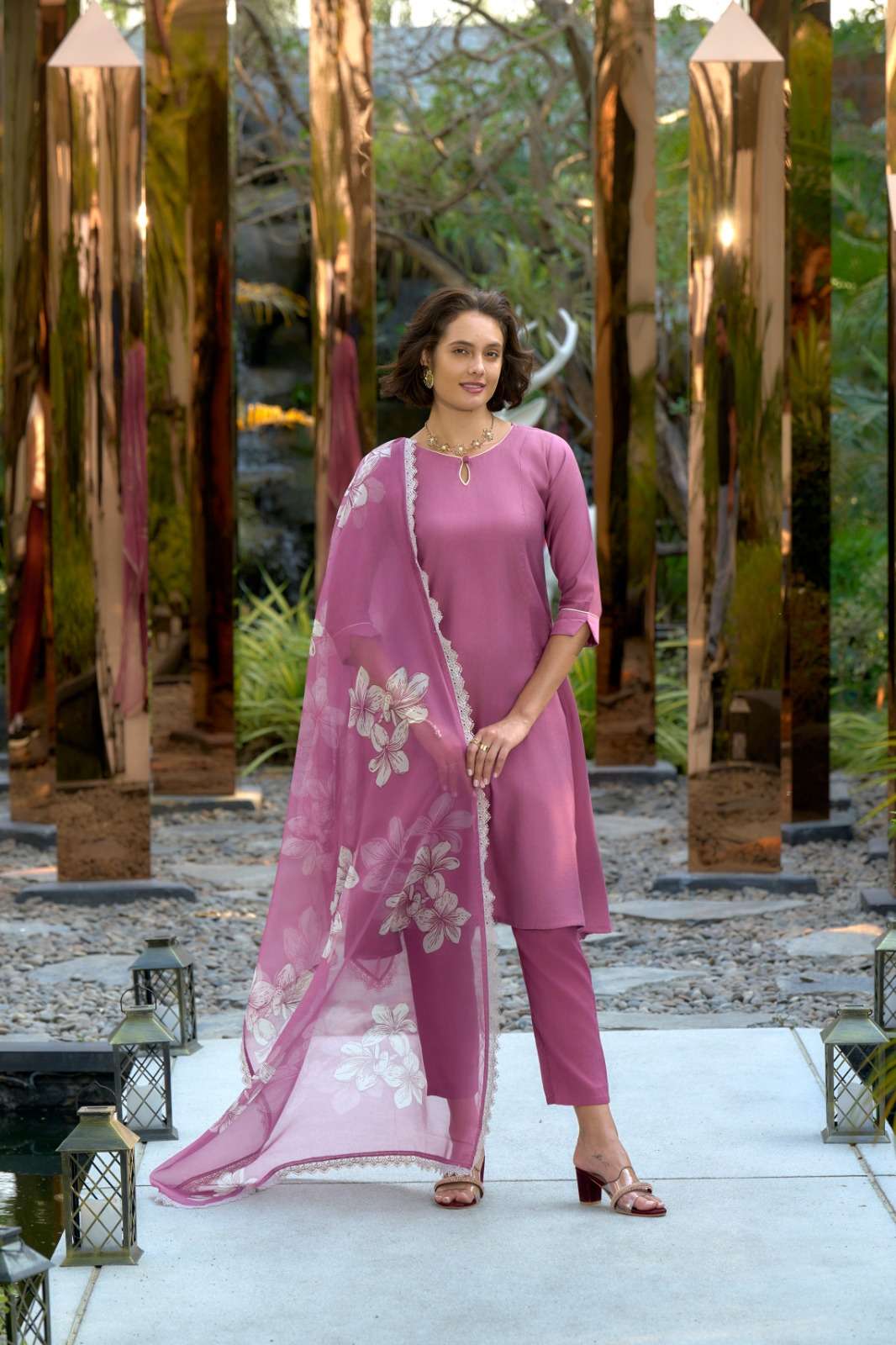 STH PRESENTS KRISHNA EXPORT DESIGNER FANCY KURTIS CATALOG WHOLESALER AND EXPORTER IN SURAT 