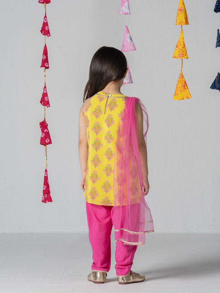 KRISHNA EXPORT PRESENTS GIRLS KURTA SETT CATALOG WHOLESALER 