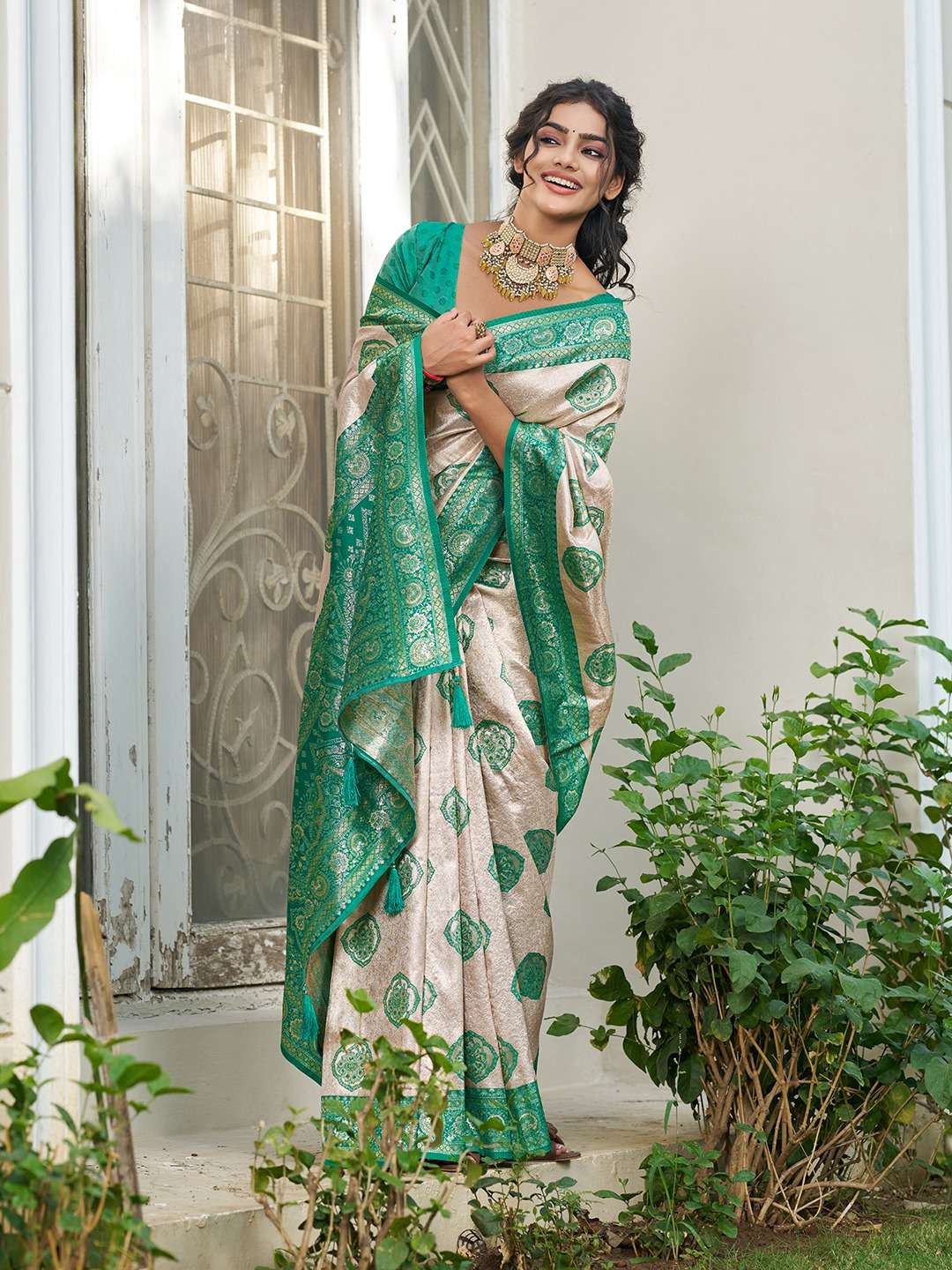 ASTITA PRESENT Kundan Silk SOUTH INDIAN STYLE SILK SAREES CATALOG WHOLESALER AND EXPORTERS